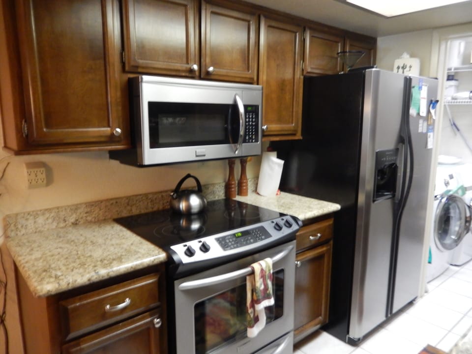 Granite counters, brand new range (not pictured), spotless clean!