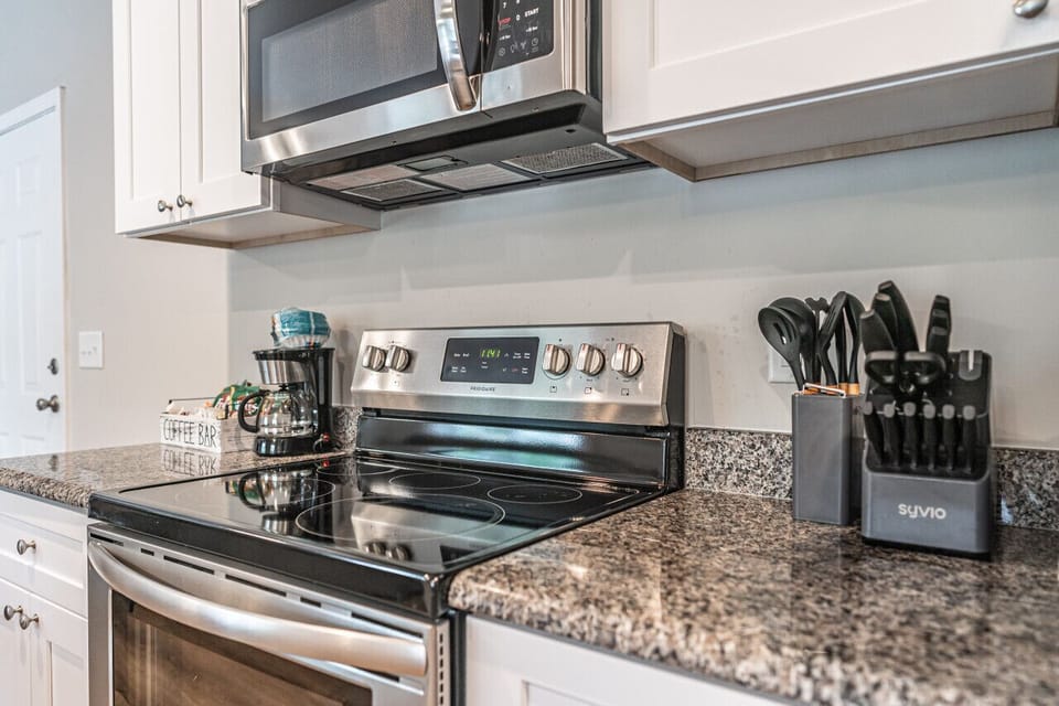 Kitchen equipped with all of the amenities needed to make this stay 5 star