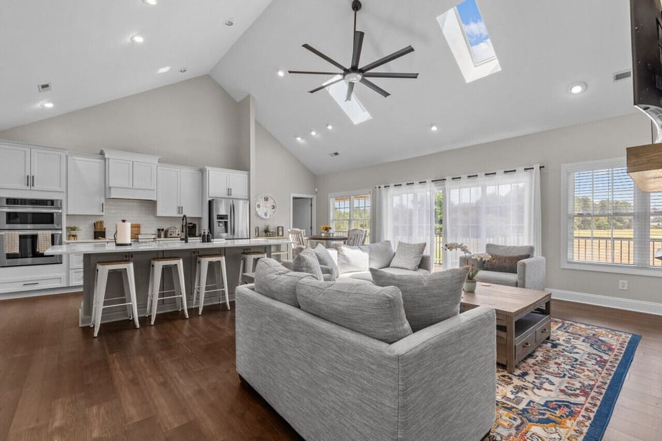 Large living space for entertainment