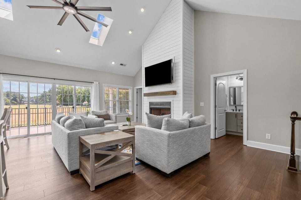 Large living space for entertainment