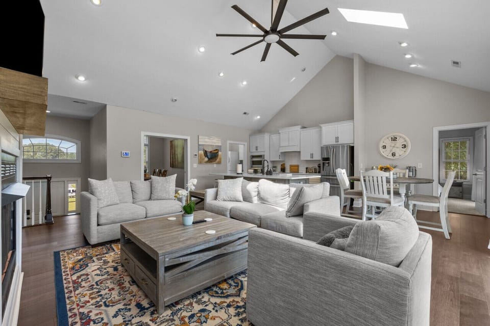 Large living space for entertainment