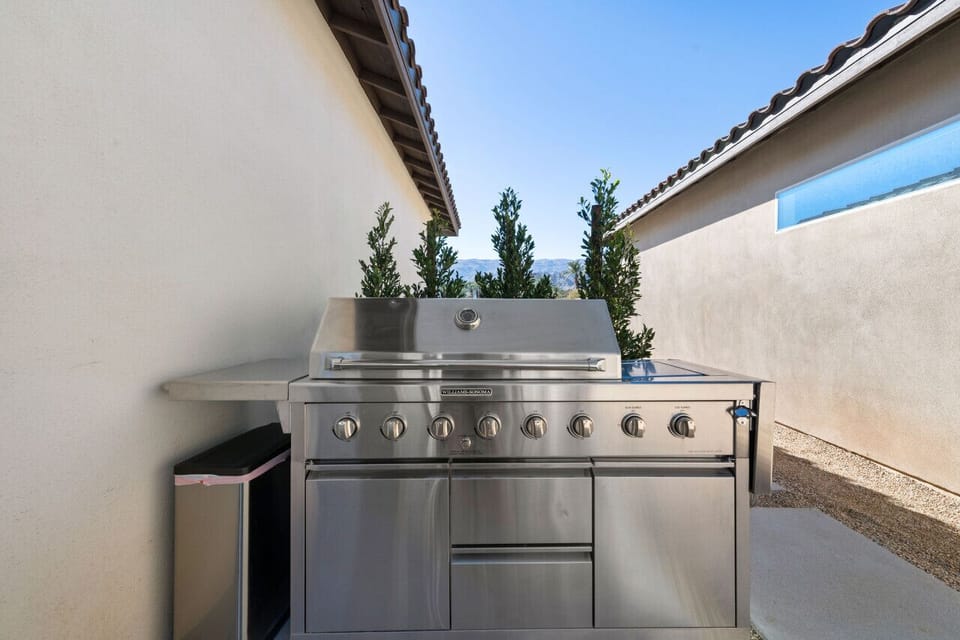 Fire up the built-in Williams Sonoma gas grill for effortless outdoor cooking