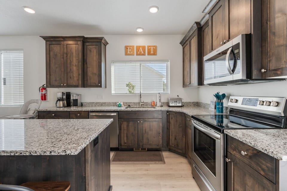 Full Kitchen