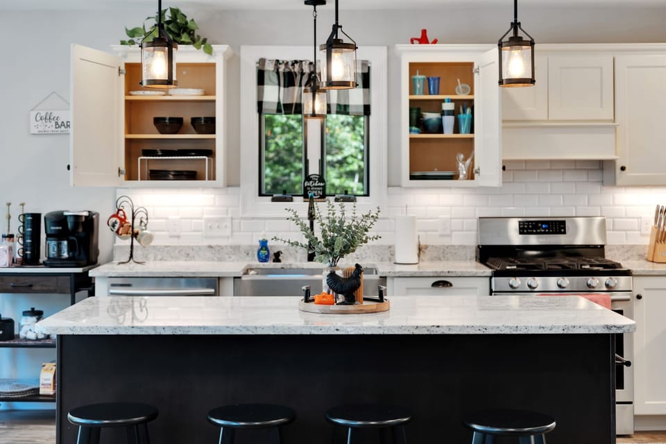 Fully equipped kitchen, including kids cups!