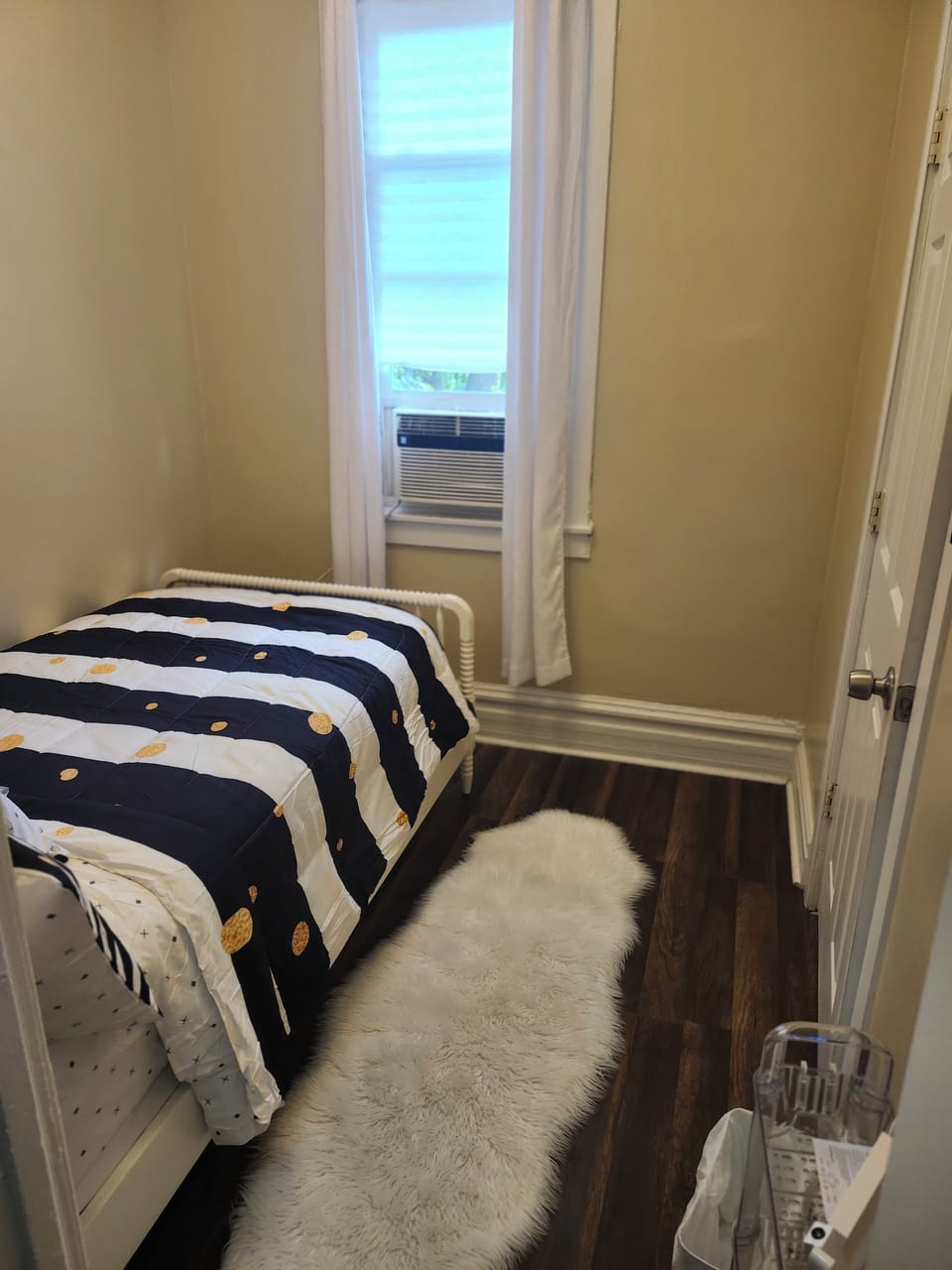 1st Bedroom with Twin Bed 