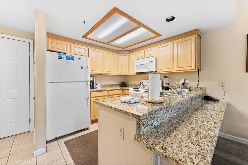 Full size kitchen with granite countertops.