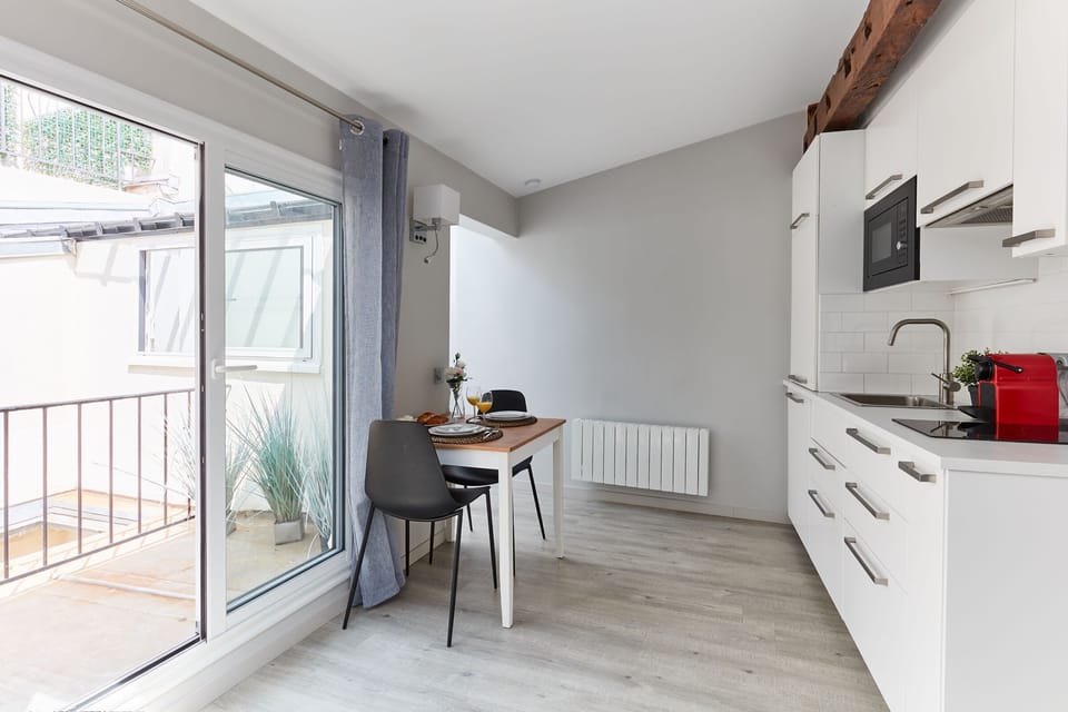 The kitchen and dining area
