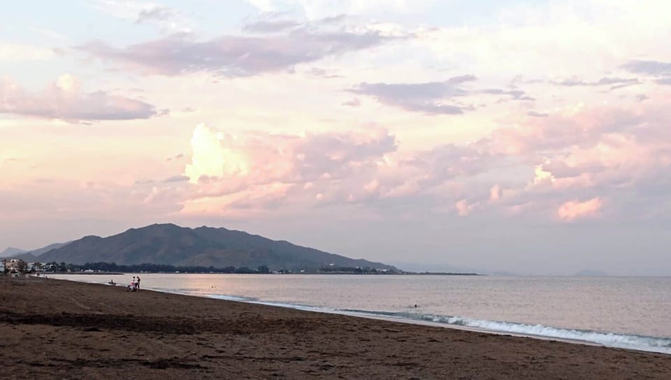 Imagen de la costa con Villaricos al fondo