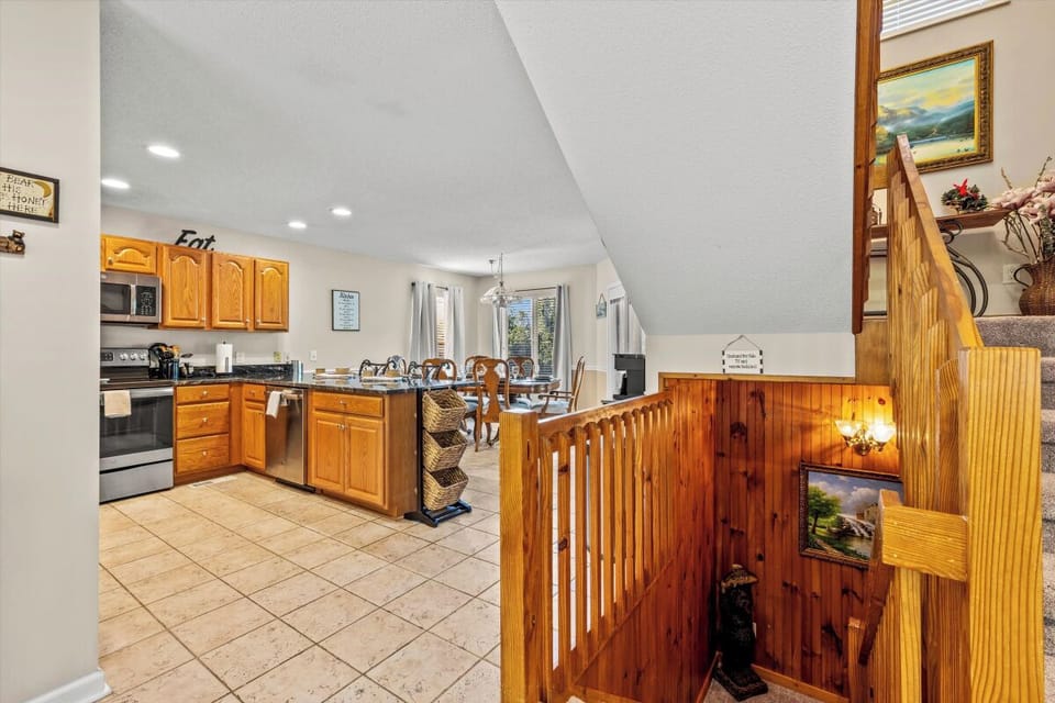 Mountains 4 Miles' fully-equipped kitchen