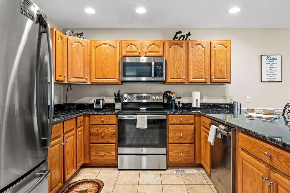 Mountains 4 Miles' fully-equipped kitchen