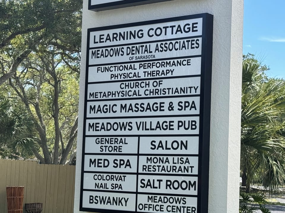 List od stores at shopping area within walking distance