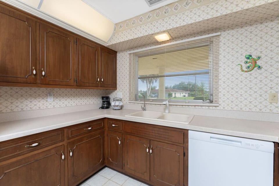 Dishes and Cooking Utensils for Guest Use