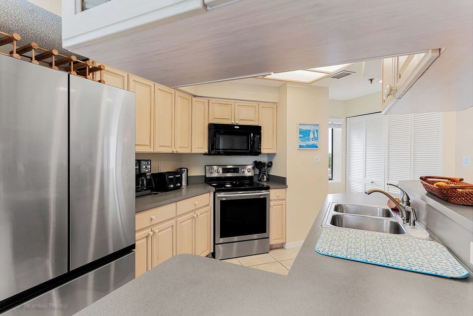 Full size kitchen with everything you need