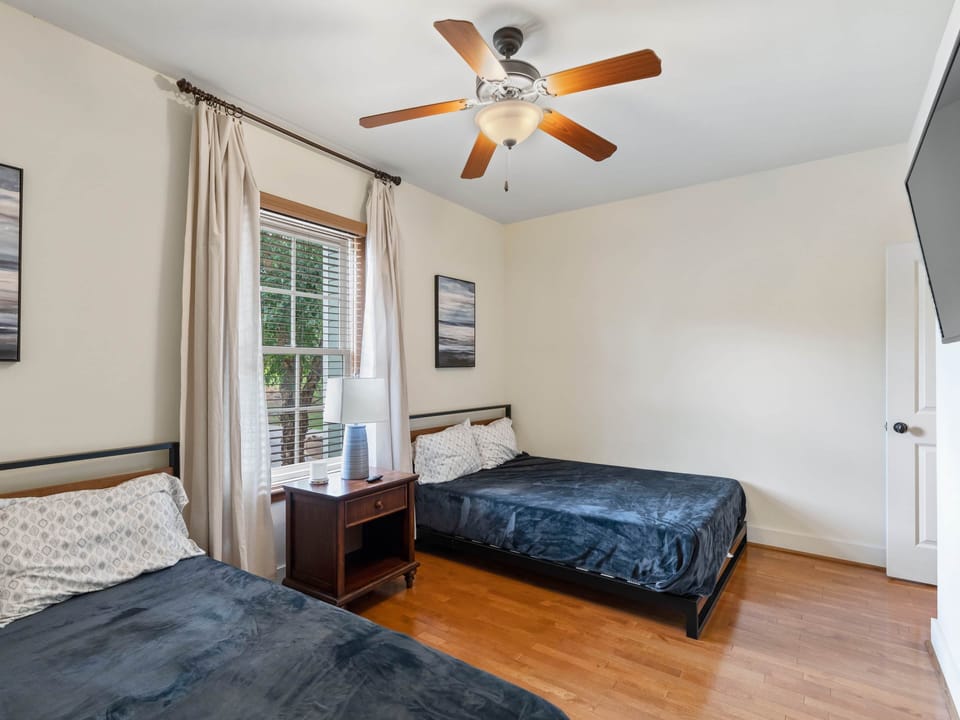 2 Full Size Beds