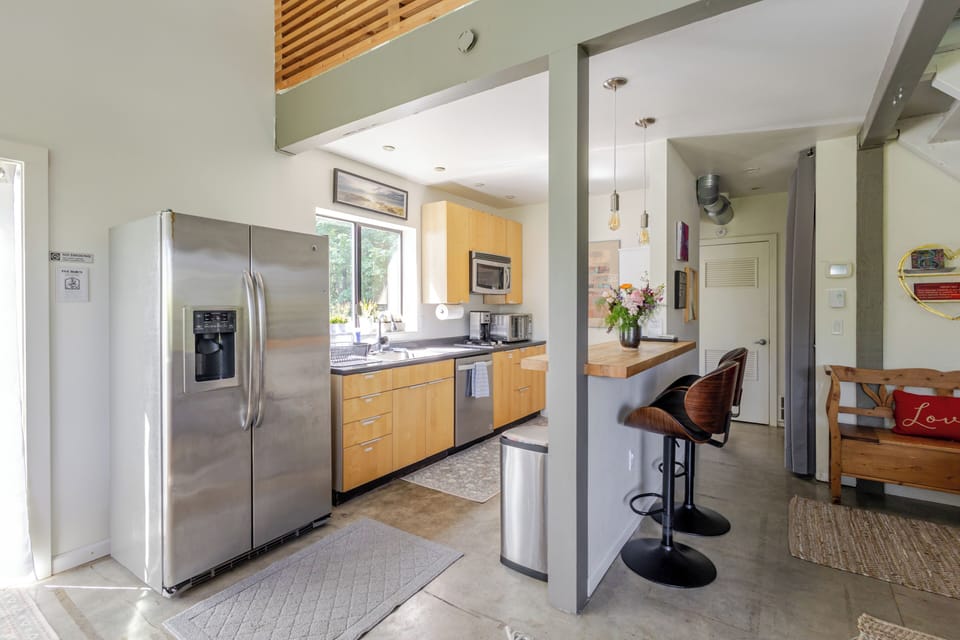Kitchen with breakfast bar. 