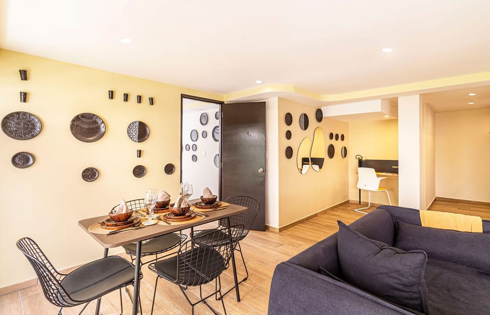 El mobiliario, la decoración y los servicios pueden variar ligeramente.