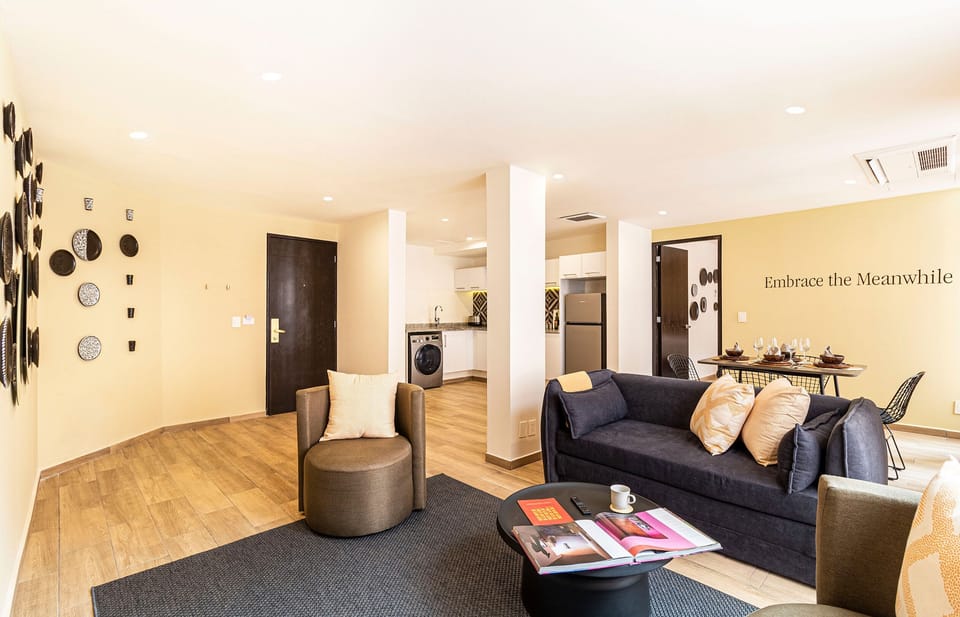 El mobiliario, la decoración y los servicios pueden variar ligeramente.