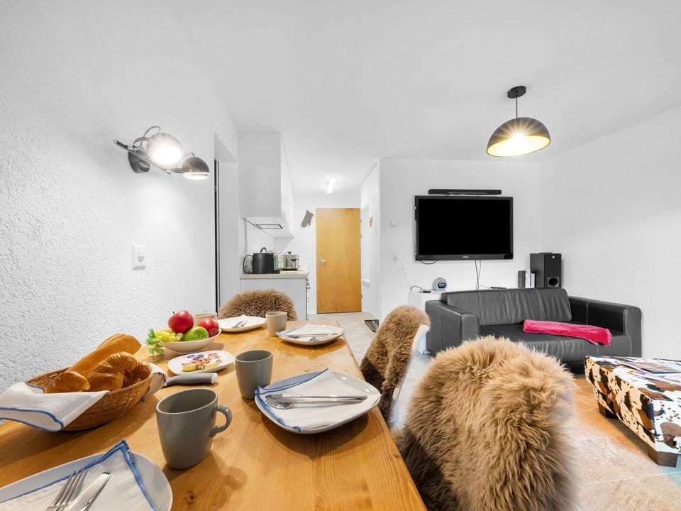 Property, Furniture, Tableware, Comfort, Table, Wood, Interior Design, Floor, Flooring, Living Room