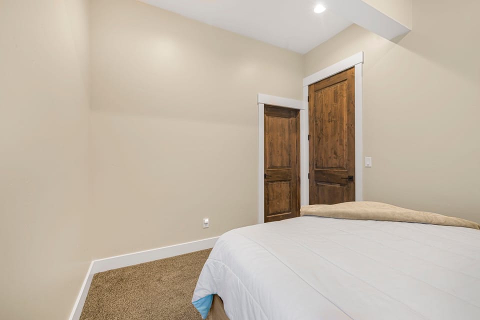 King's Retreat ~ bedroom #3 on main level w/ queen bed and shared access to full bath