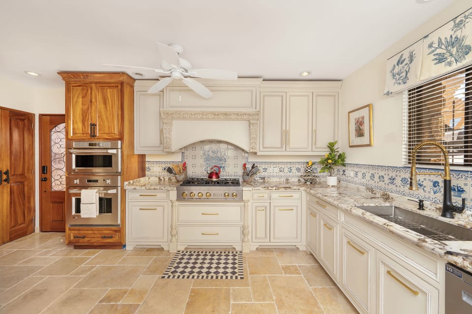 Fully equipped kitchen