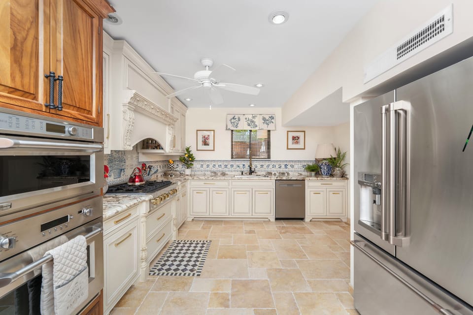Fully equipped kitchen