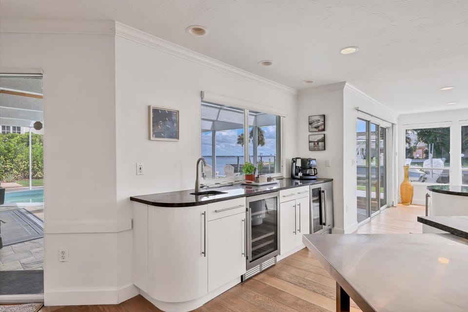 Bayview Paradise by FVC - Kitchen with a View