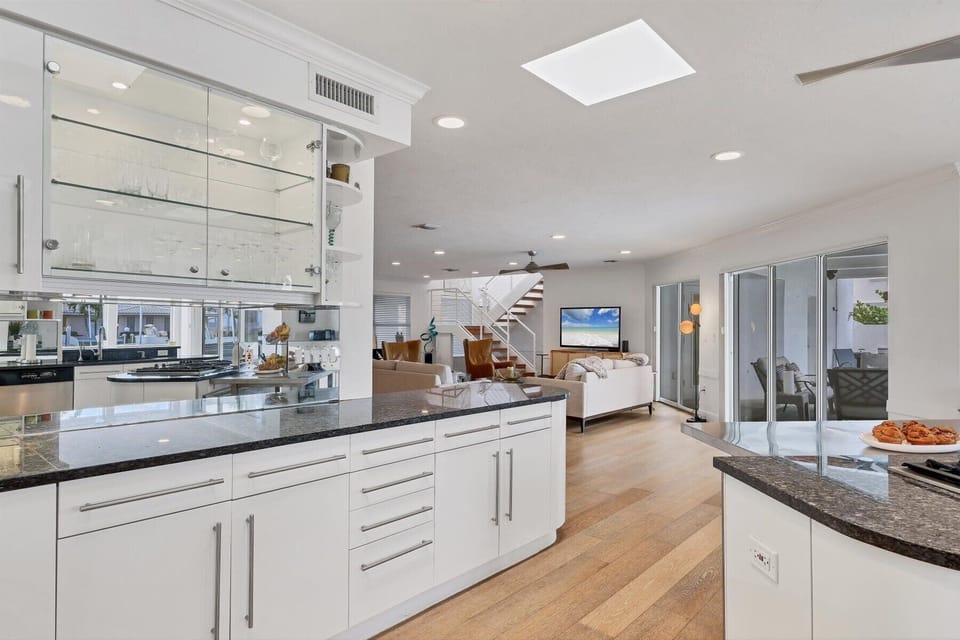 Bayview Paradise by FVC - Kitchen with a View