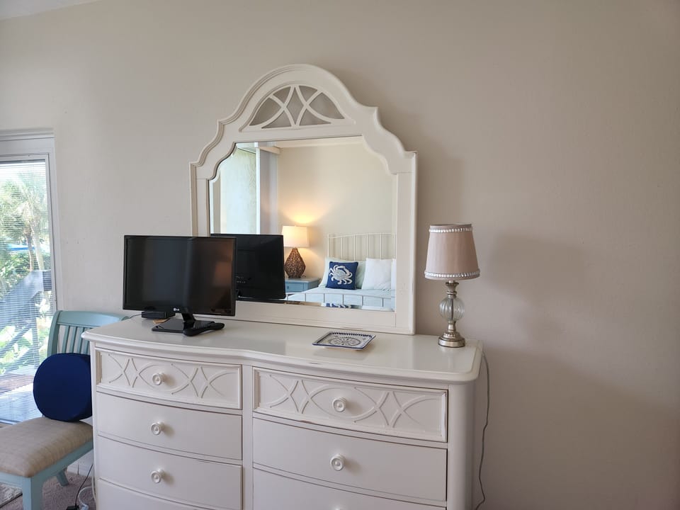 Beachplace 3-104 master bedroom