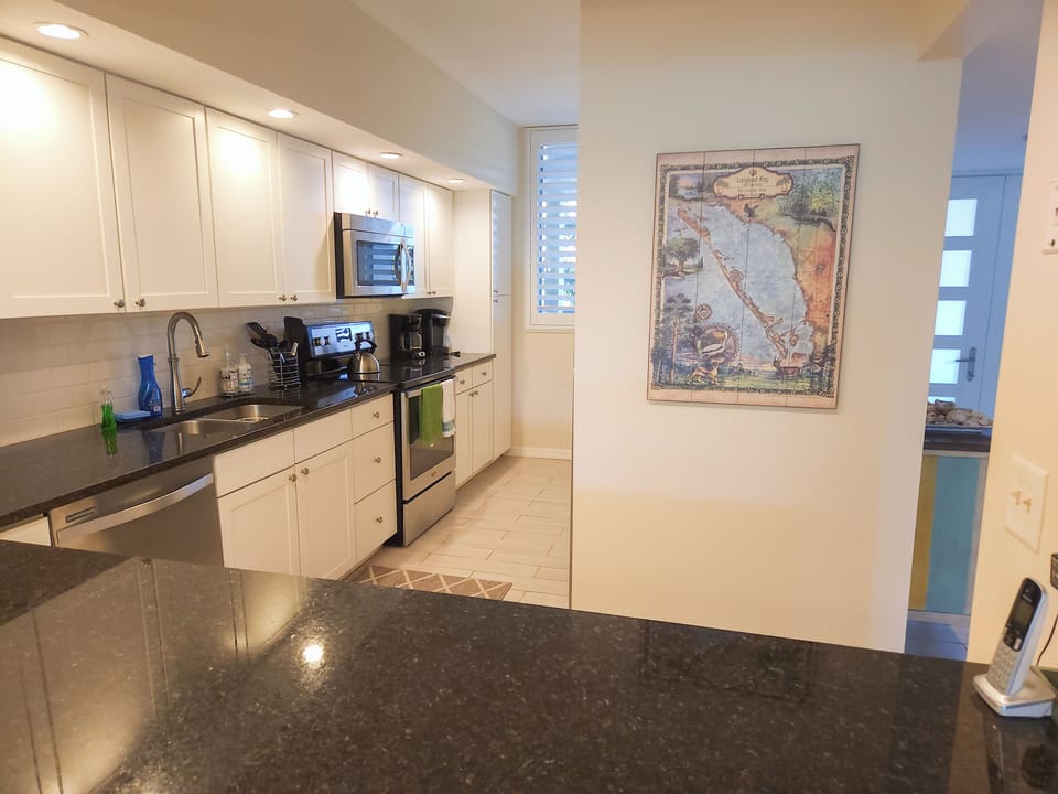 Beachplace 3-104 kitchen