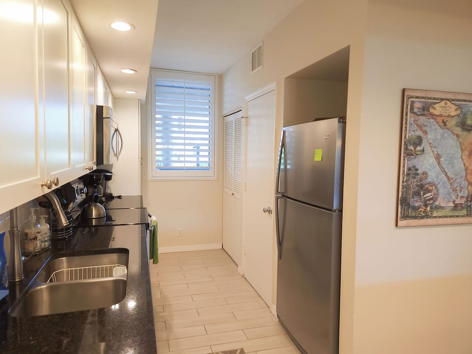 Beachplace 3-104 kitchen