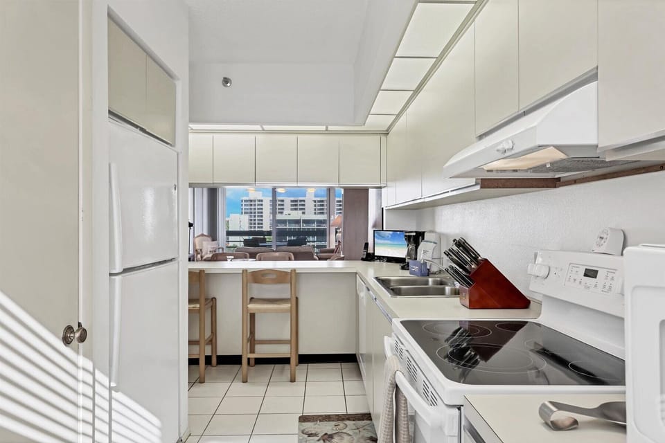 Beachplace 7 602 by FVC - Kitchen