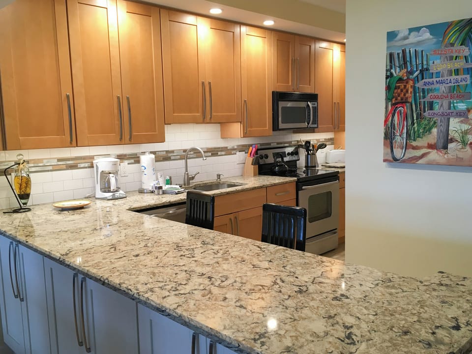 Beachplace 7-502 kitchen