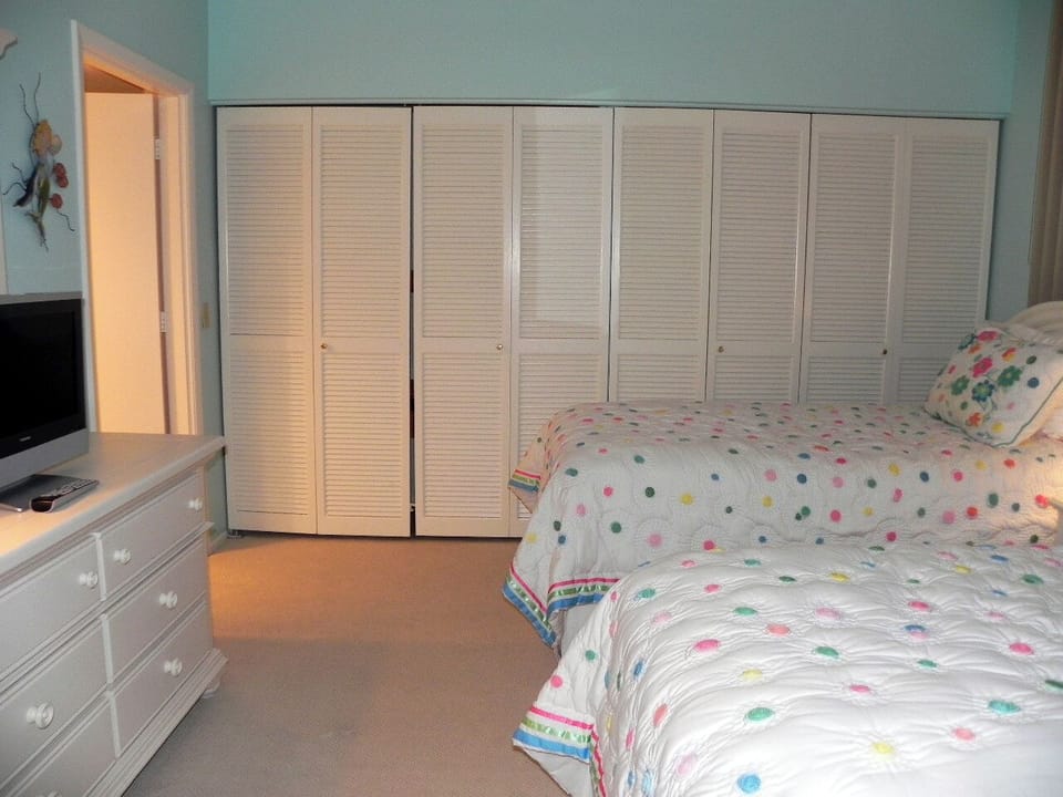 Beachplace 6-503 guest bedroom