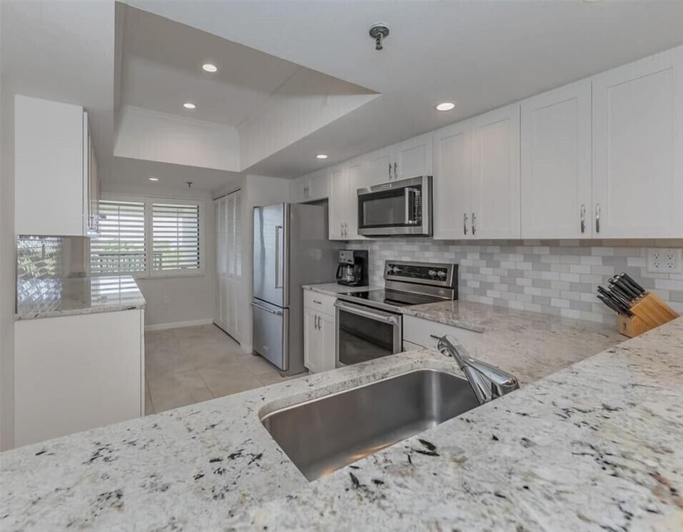 Buttonwood Cove 302C kitchen