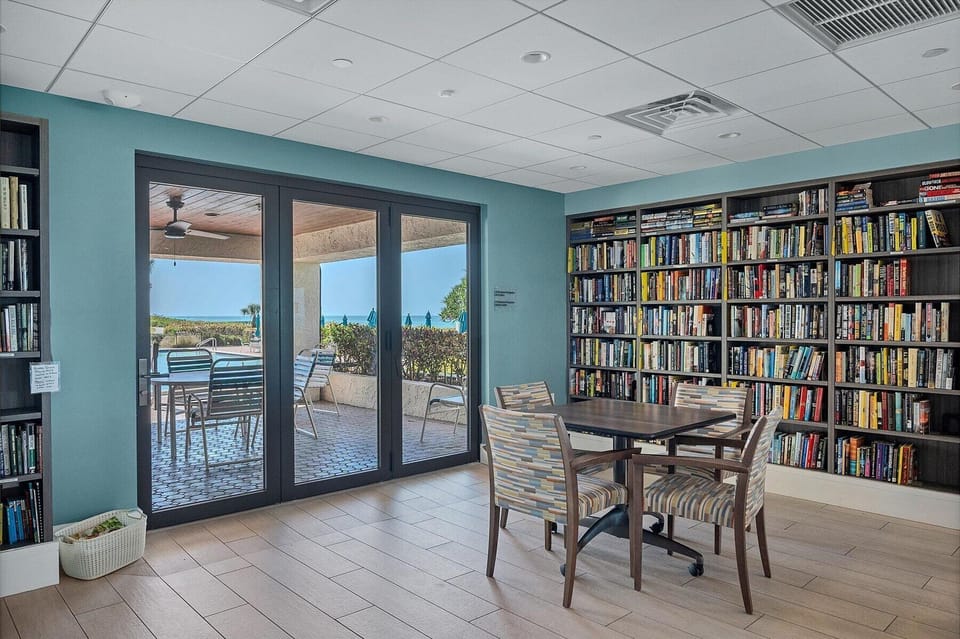 Seaplace Club House / Library