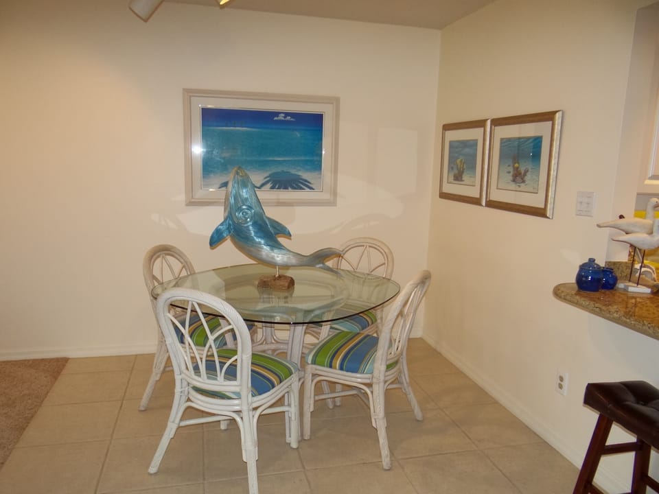 Seaplace M1-105 dining area