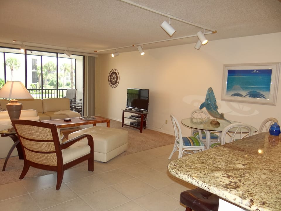 Seaplace M1-105 living area