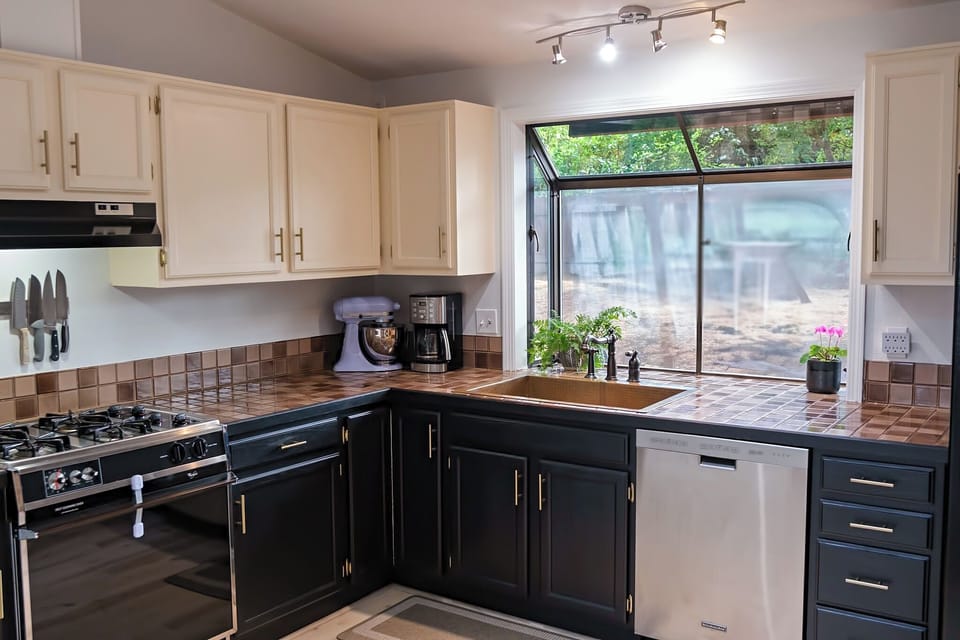 Fully stocked kitchen with cooking and baking essentials! Gas range & spacious