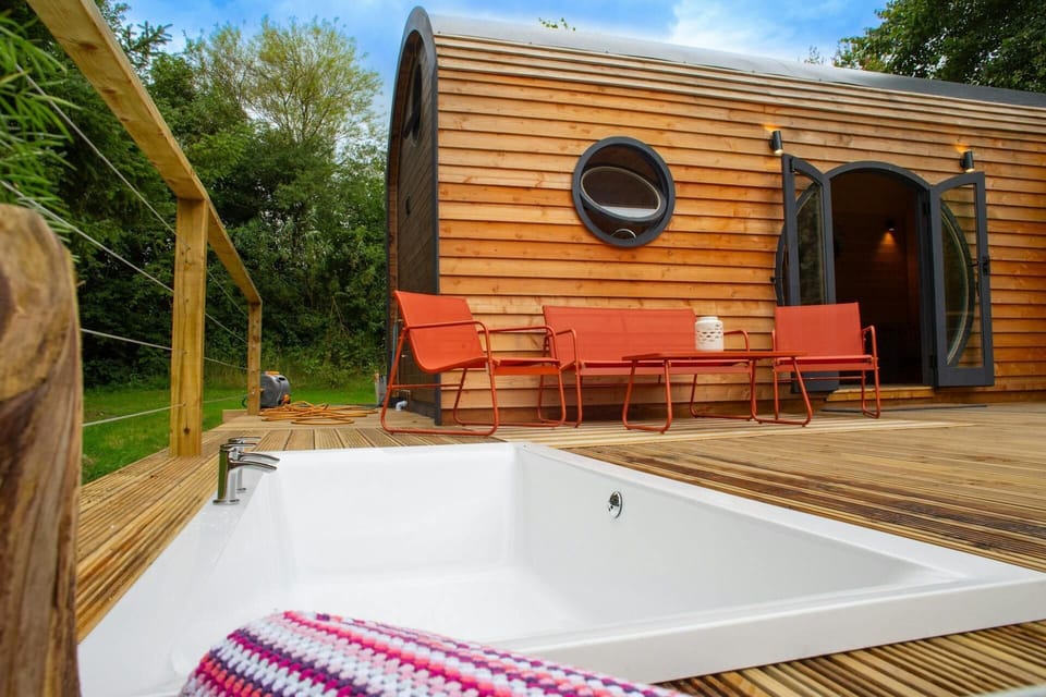 Deck area with sunken bath