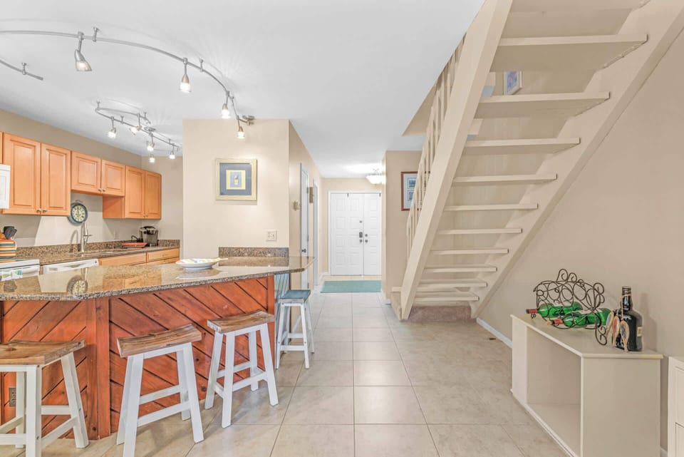 Sip morning coffee or grab a bite at the counter, with seating for 4