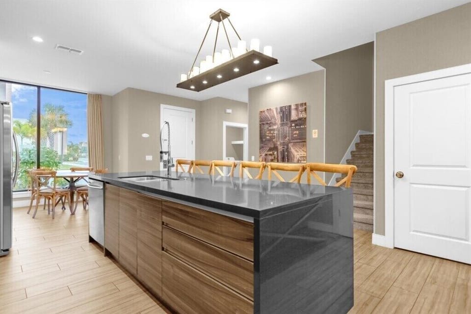 3131RockefellerWay(8)