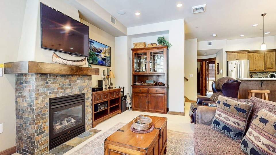 Furniture, Indoors, Living Room, Home Decor, Screen