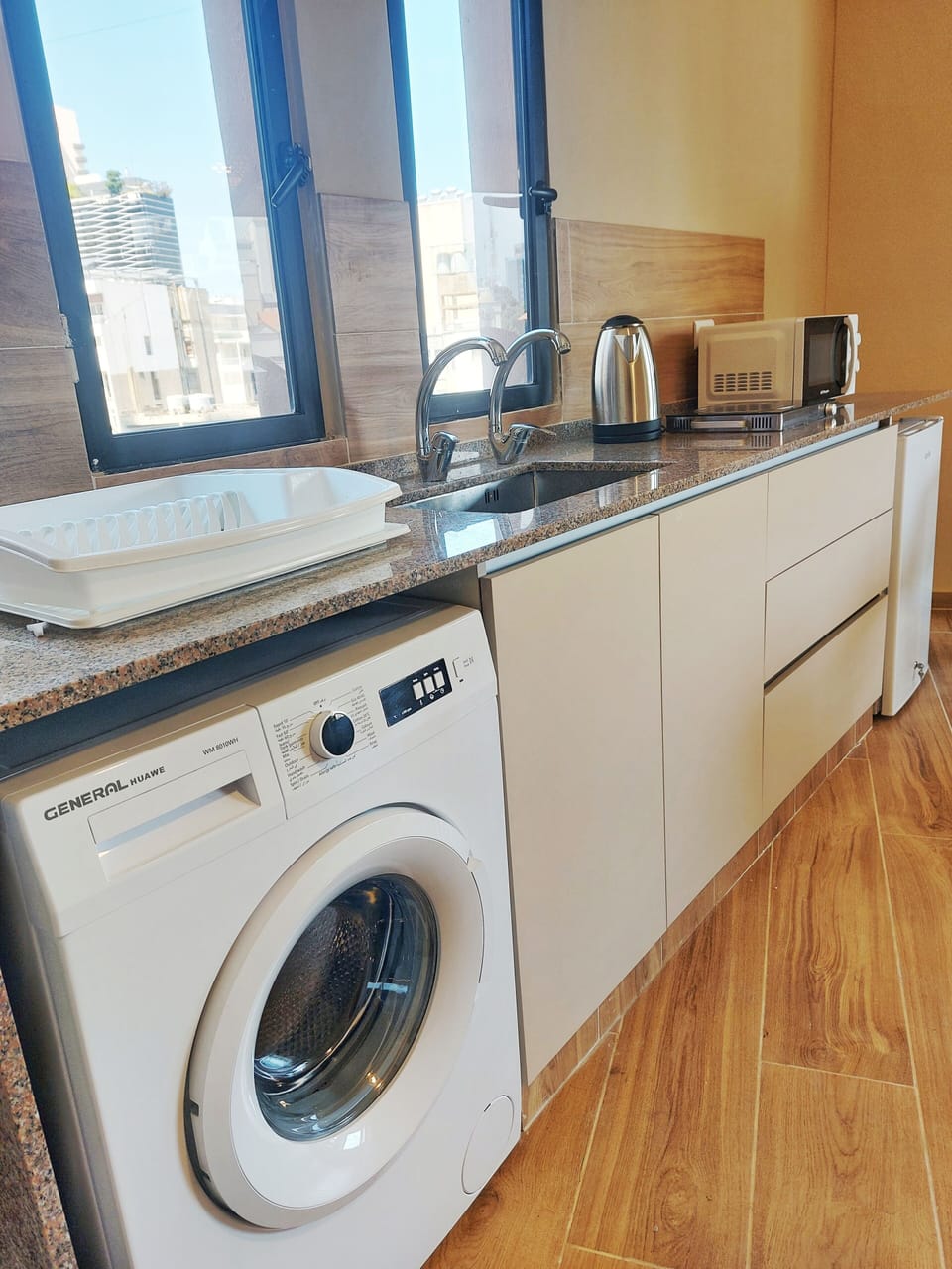 kitchenette 