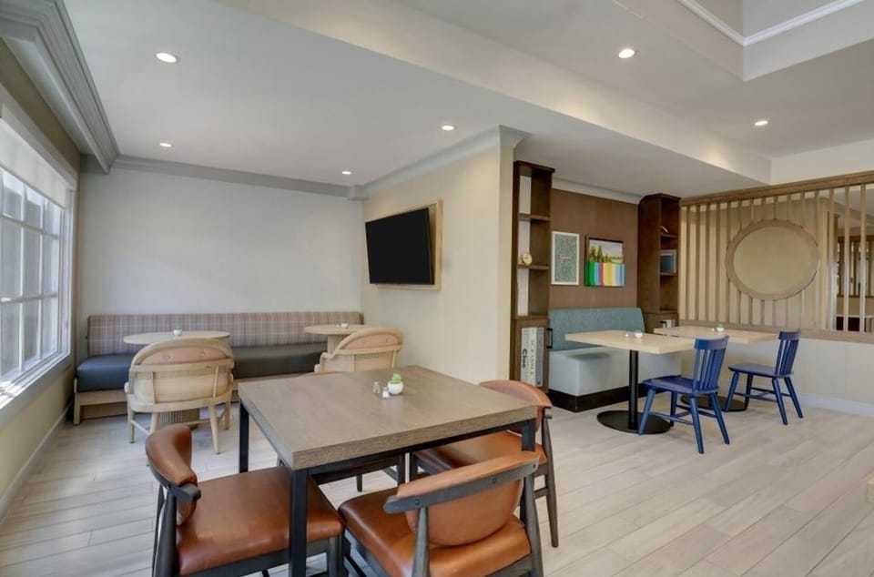 Unwind over coffee in comfortable seating with plenty of space.