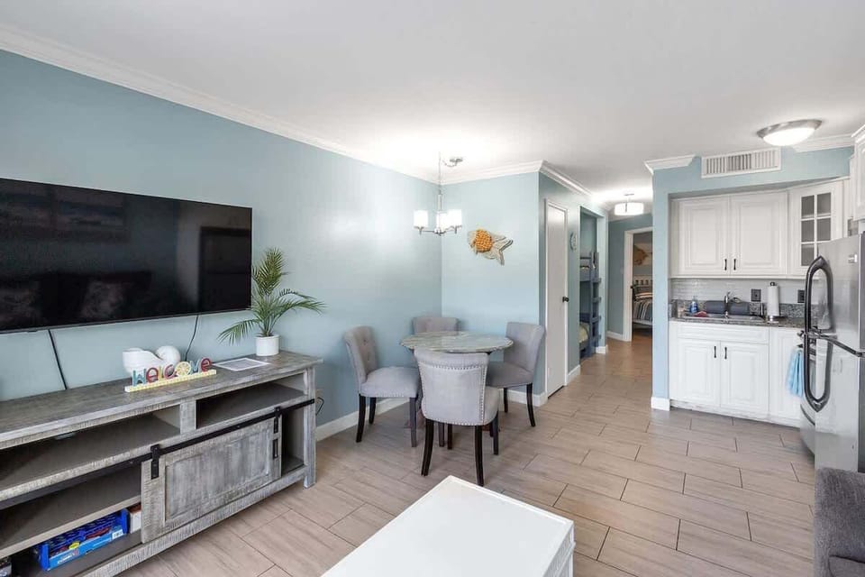 6300_Seawall_Blvd_Galveston_TX_77551_USA-Living_room-IMG_3248