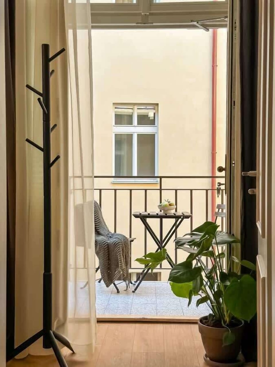 Entrance to the apartment with outdoor seating