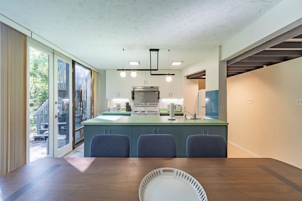 dining table / kitchen