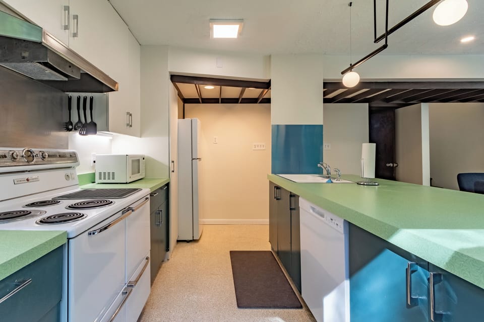 kitchen / dishwasher