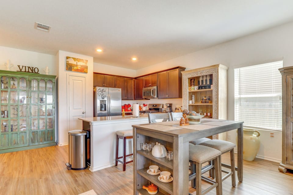 Dining Room | Dining Table