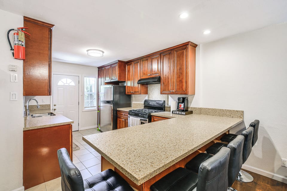 Kitchen | Breakfast Bar